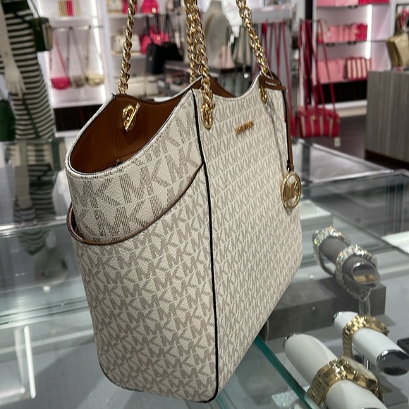 MICHAEL KORS 
Jet Set Large Signature Shoulder Tote Bag
Vanilla 
NWT - Picture 15 of 16